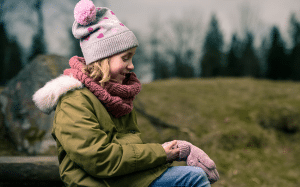 Dijete sa zimskom odjećom