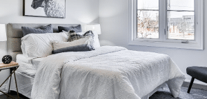 Soba bijele boje sa krevetom