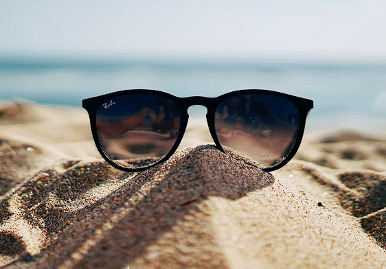 Sunčane naočale na plaži