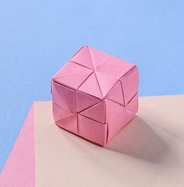 Kocka od rozog papira